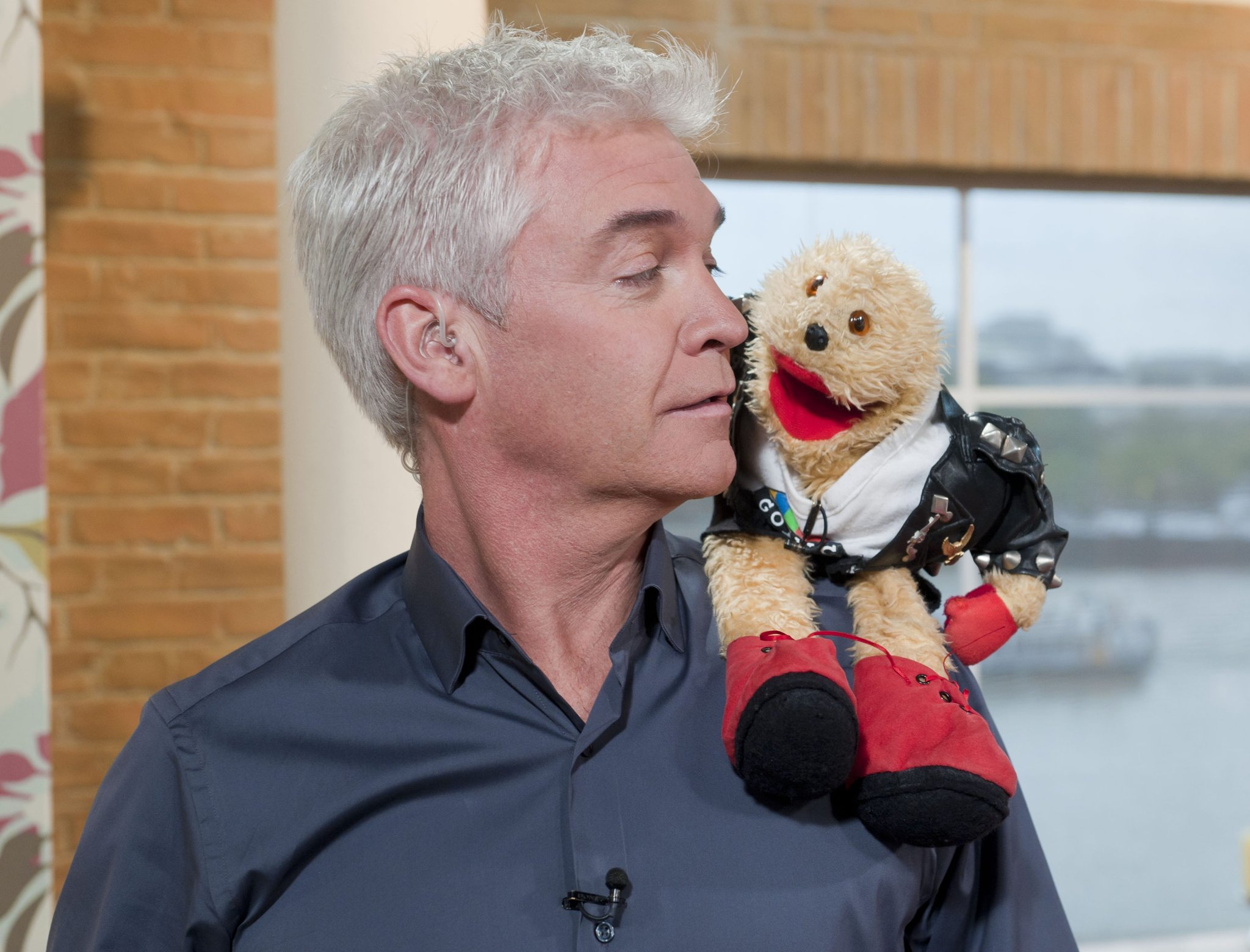 Happy 54th birthday to John Barrowman. Loved him best with Gordon the Gopher 