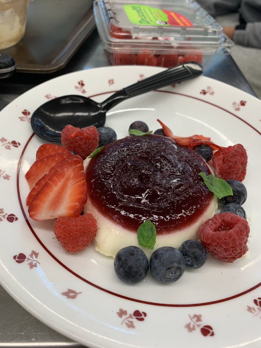 #prostart making some Panna Cotta’s.