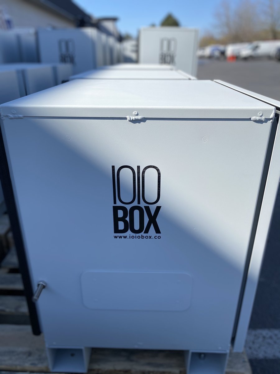 ioioboxco's tweet image. Getting the enclosures some much needed Vitamin D today! 🌞 Keeping these babies healthy, so that they are always working at 💯% for you. No matter where you are, or how big/small the job. Check us out today!#ioiobox #ioioitsofftoworkwego #wisp #wisplife #networkgear #enclosures