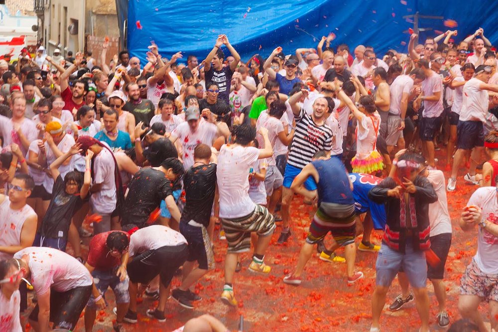 Planoinforma's tweet photo. Por el #Covid19, España se queda por segundo año sin una de sus fiestas más conocidas, la Tomatina. Preparan novedades digitales para "mantener vivo el espíritu”. Más detalles: https://t.co/AtqubtNCtU 
#Internacionales https://t.co/xUWvUhOINm