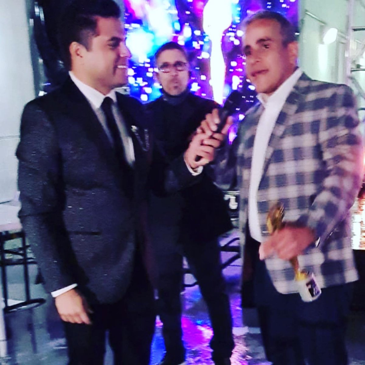 Anoche tuve el inmenso privilegio de ser galardonado en la ciudad de Miami, por la Organización Premio Tacarigua Internacional, con un reconocimiento especial como: “Director de Cine con Proyección Internacional”