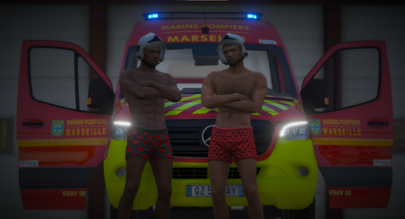 5 Mois sépare ces deux photos ! Hier soir avec mon acolyte <a href="/ClmentJOUBERT3/">Clément JOUBERT - StudiosDCPJ</a>  et 3 autres Marins-<a href="/PompiersSDCPJ/">Pompiers SDCPJ</a>,  nous avons passé les formations CE INC, CA MEA, CA DIV ! Après plusieurs heures de formation, j'ai validé le stage et accède au rang de Quartier-Maître de 2e classe !