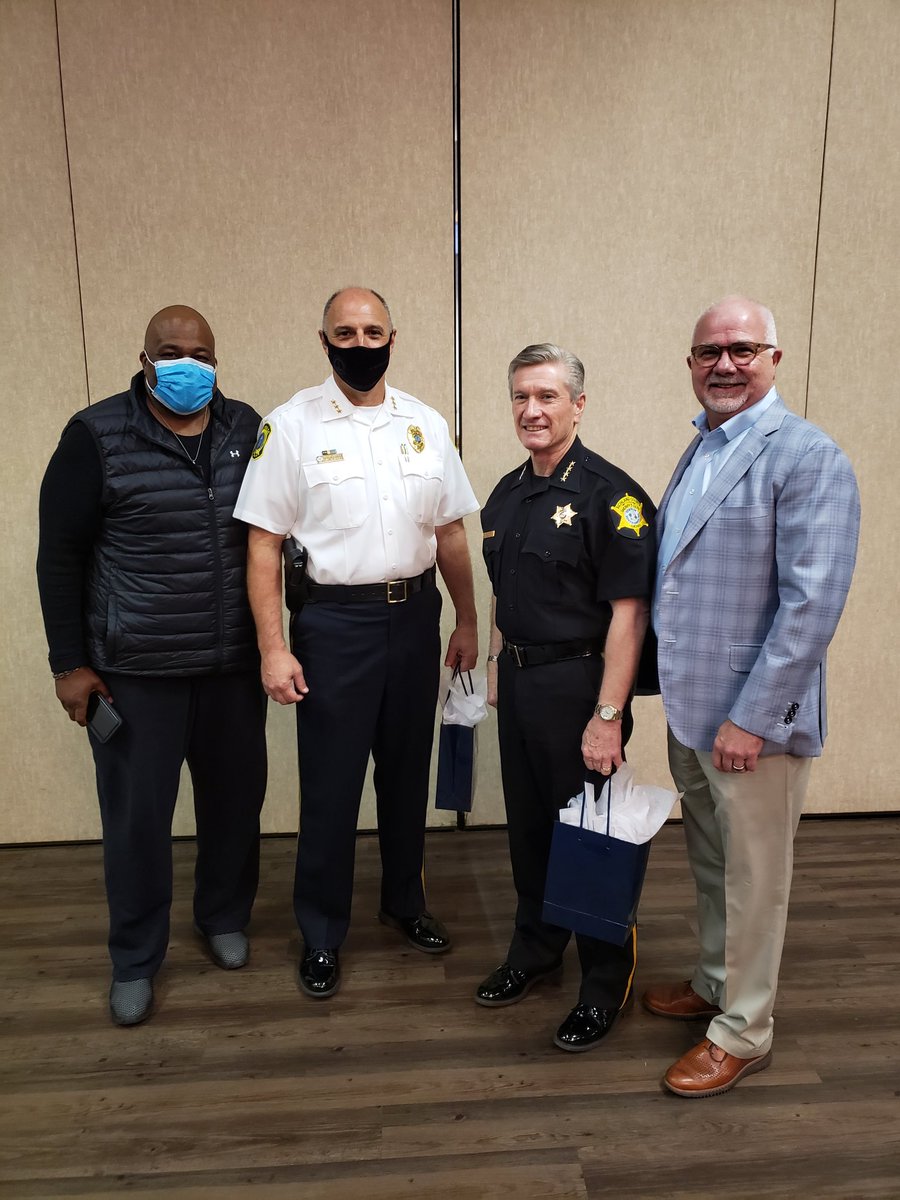 Wonderful & Informative lunch today w @ColumbiaPDSC 's #ChiefHolbrook , @RCSD 's #SheriffLott @foundersfcu CEO #BruceBrumfield ..sometimes you have to know when to just shut up & listen, which is exactly what I did today!!