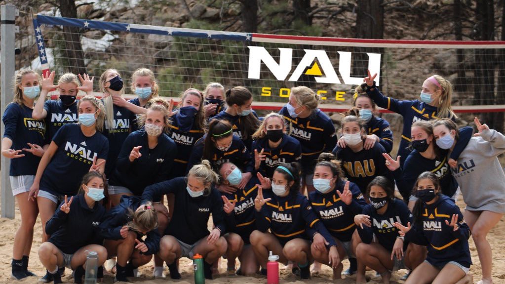 Team bonding before we kill it at tomorrow’s game!

#NAUStrong ⚒🌲💪 #BigSkySoccer