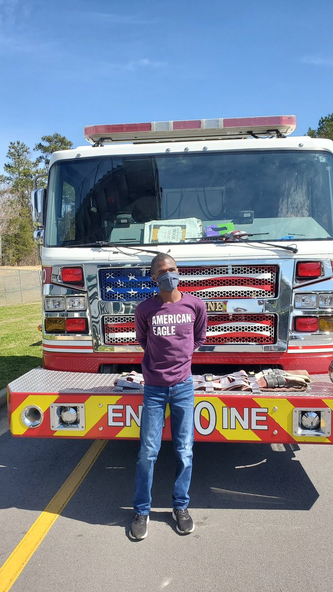 df_spa's tweet photo. Birthday, firetruck, and great weather! 🎈🚒☀️#pridein5 https://t.co/guOJOcRugK