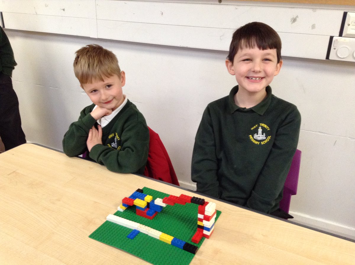 HoylakeHolyTrin's tweet image. Y1/2 have been celebrating #BritishScienceWeek2021 all week by investigating suitable materials for building bridges.  We tested the strength and rigidity of materials by placing weights on top of our creations!  Some worked; some did not!! #BSW21