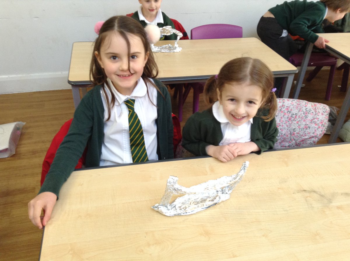 HoylakeHolyTrin's tweet image. Y1/2 have been celebrating #BritishScienceWeek2021 all week by investigating suitable materials for building bridges.  We tested the strength and rigidity of materials by placing weights on top of our creations!  Some worked; some did not!! #BSW21