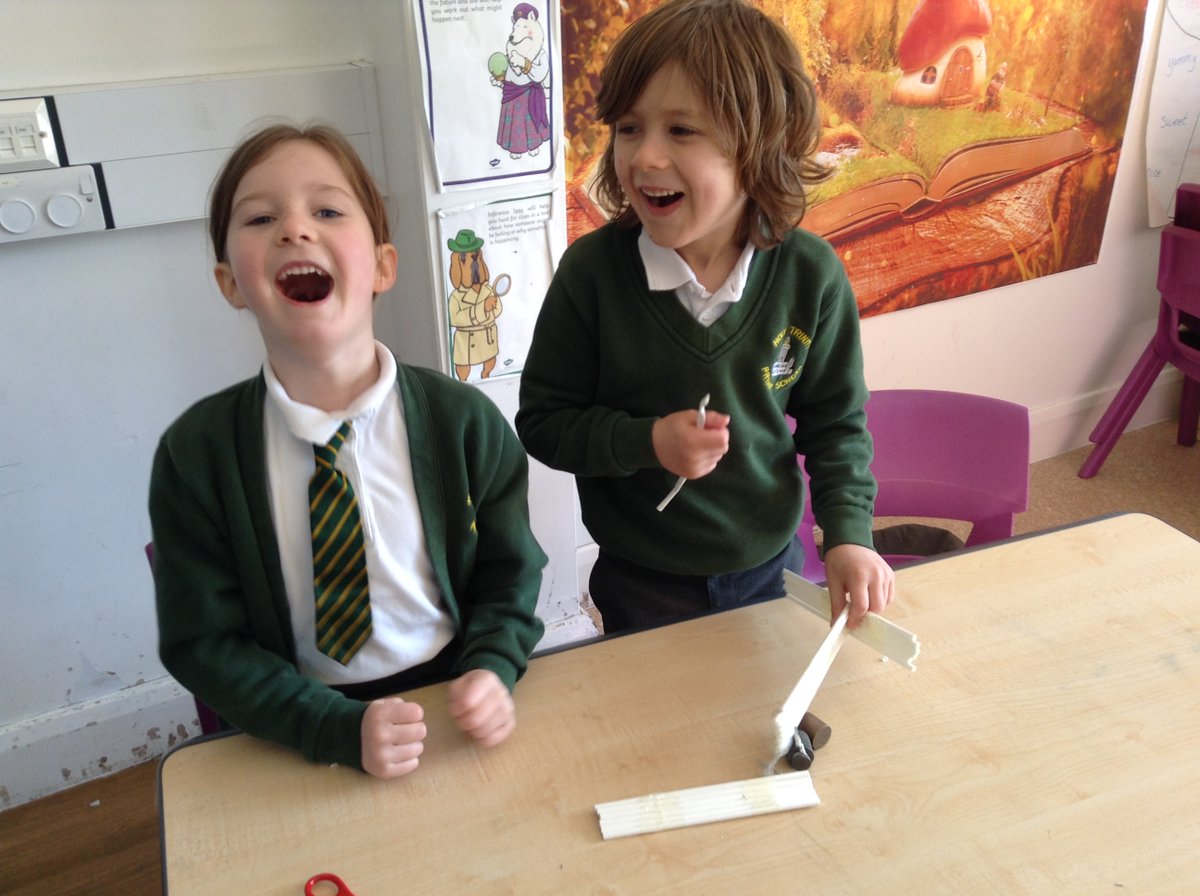HoylakeHolyTrin's tweet image. Y1/2 have been celebrating #BritishScienceWeek2021 all week by investigating suitable materials for building bridges.  We tested the strength and rigidity of materials by placing weights on top of our creations!  Some worked; some did not!! #BSW21