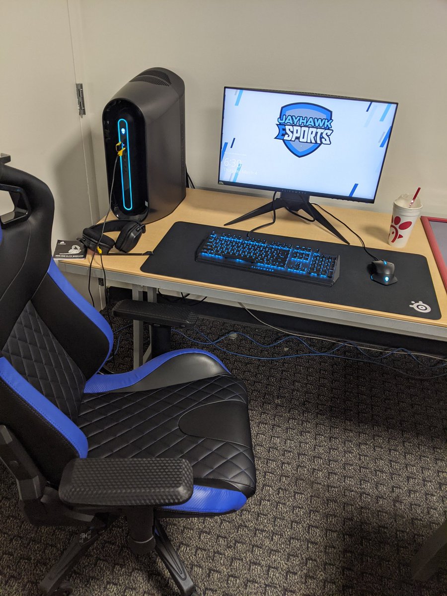 KU_ESC's tweet photo. @Alienware 😎 https://t.co/eYmyWMly0b
