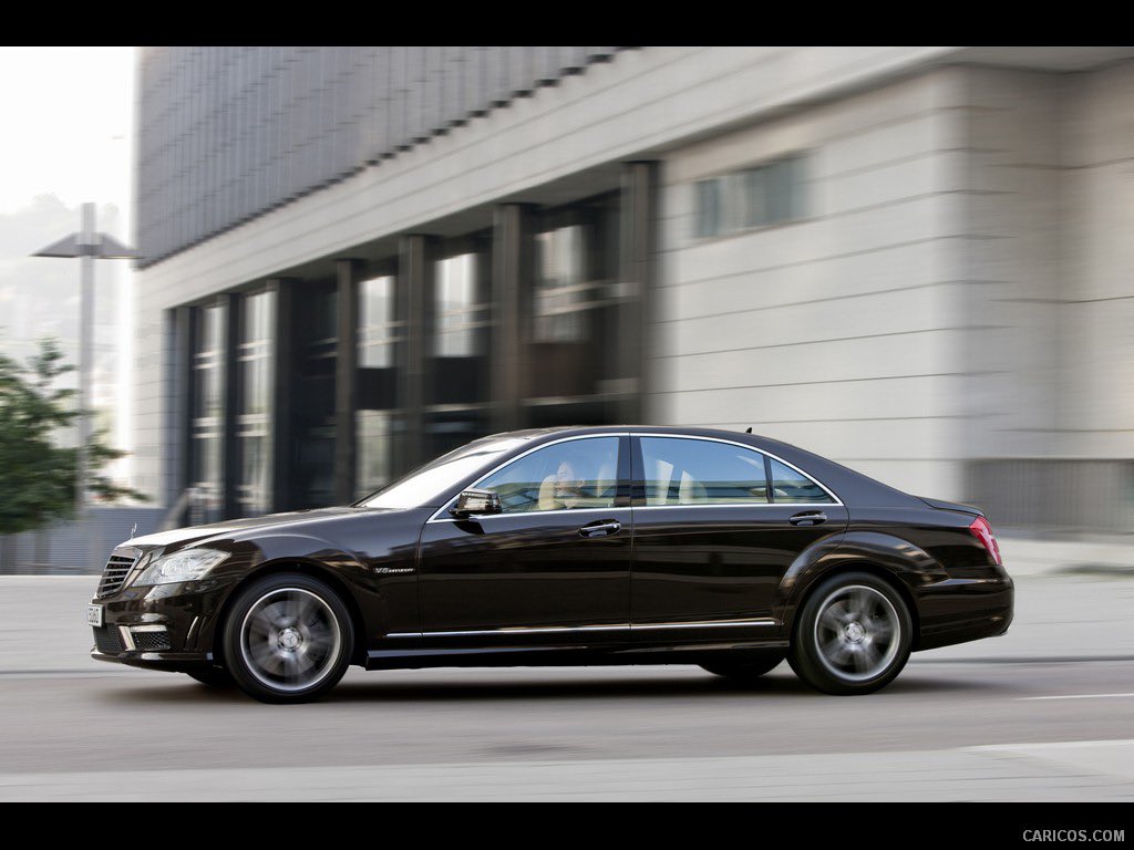 AutoInfatuation's tweet photo. @ThePollitt 1. BMW X5 4.8is (Hooptie/Most unreliable)
2. Audi A8 4.2 TDI Sport SWB (Best/Most Reliable
3. Current cars of 1yr (MB Viano & ML 3.0 CDIs)
4. Wanted as next car (FL W221 S63L AMG π
)
#TwitterCarShow https://t.co/wcaa8BVzQB