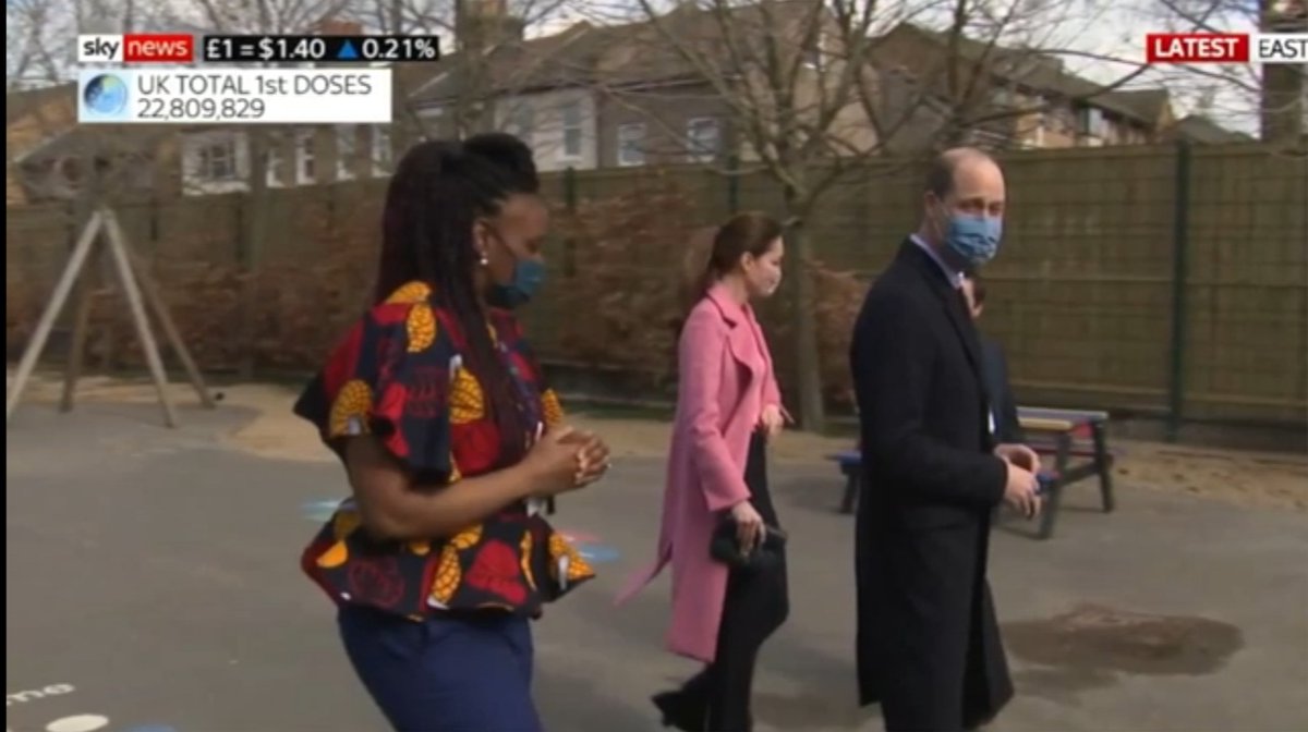 okraclub's tweet photo. CAPTION THIS.

#PrinceWilliam #EmergencyBlackPeople #WinterAttire #DukeandDuchessofCambridge #BlackPeopleAssemble #NotRacist #theroyalfamily https://t.co/e9WezZb39D
