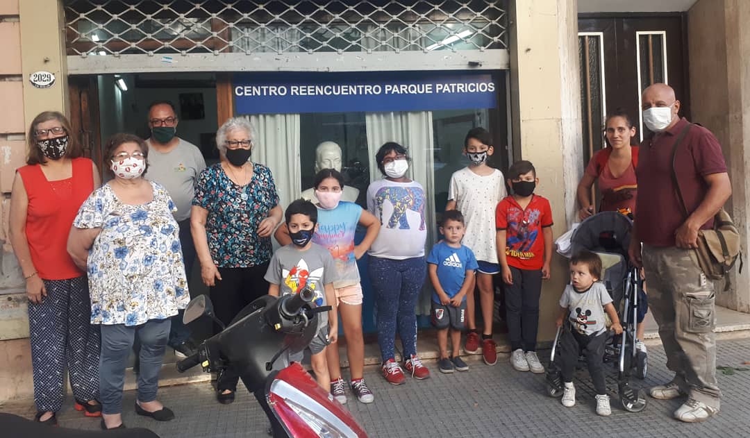 corazonquemero's tweet photo. Agradecemos al Centro de Jubiladas Reencuentro  de Parque Patricios por la.donación de útiles escolares . 😊
#VueltaALaEscuela 
#Solidaridadenred https://t.co/fhpg5MOHcv