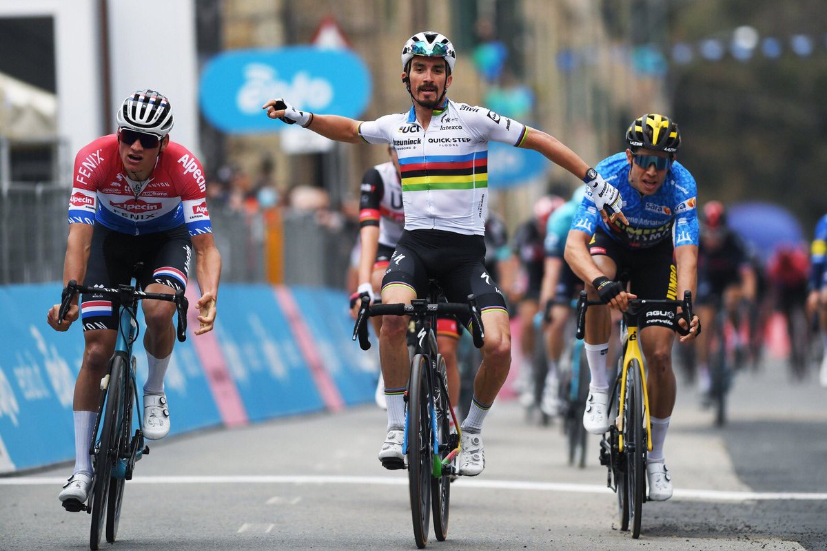 Триатлон коллаж олимпийские игры россия. Лыжники женские 2023. Симбиоз забега заплыва и велогонка. Плавание велосипед бег триатлон. Симбиоз забега заплыва и велогонка.