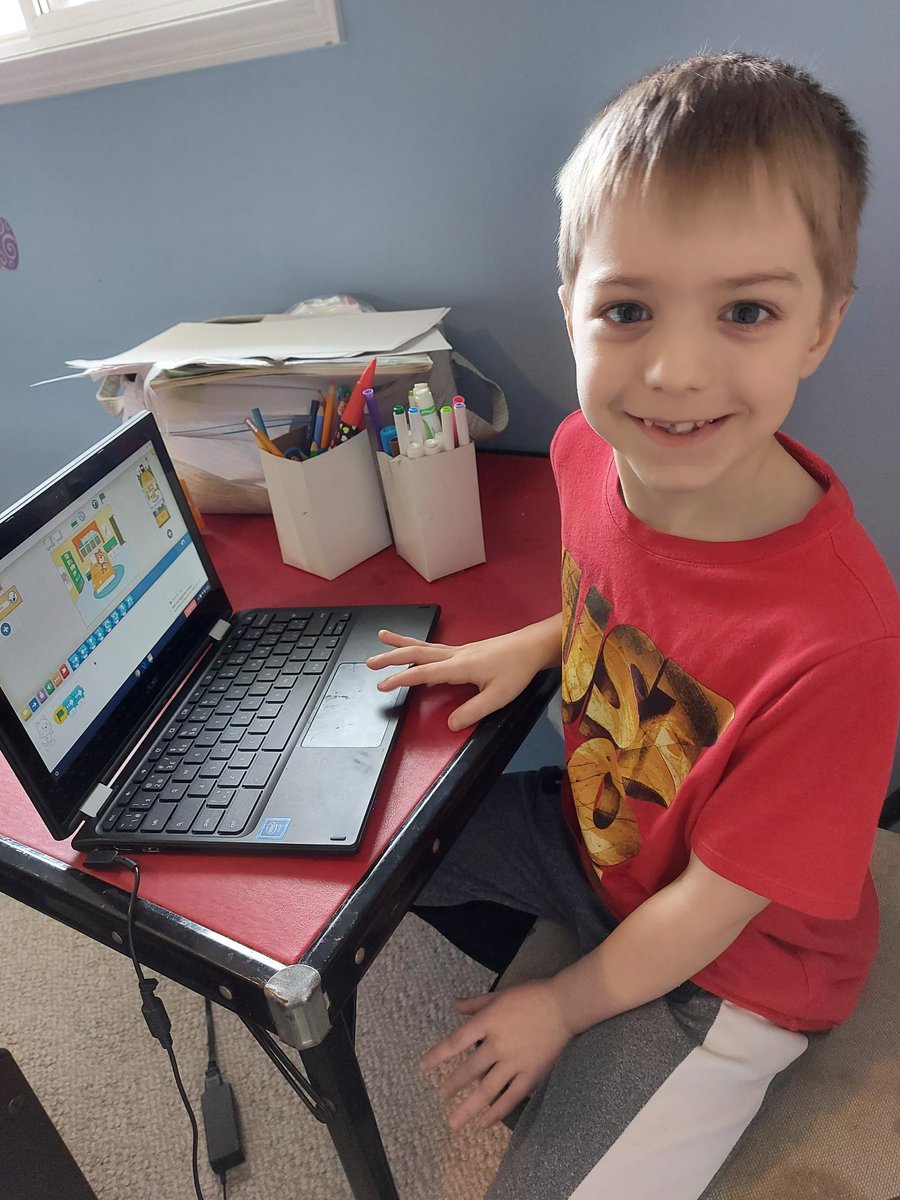 Les élèves de la classe virtuelle 1/2 ont vécu une très belle expérience de codage avec <a href="/uOttawa/">Université d'Ottawa | University of Ottawa</a>. Ils ont appris à créer des codes pour faire bouger des personnages par l'entremise de l'application Scratch Jr. #engagementscolaire #apprentissageenligne <a href="/sansnath/">Nathalie Sanson</a>