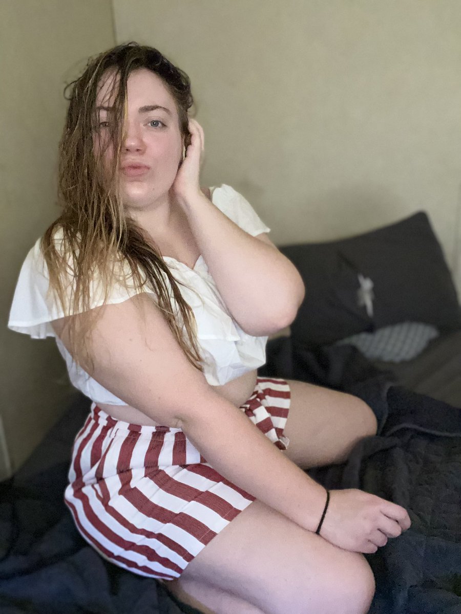 prettygirl_toes's tweet photo. I just put up some new sets on https://t.co/bhqsQZ3Eed as well as only fans https://t.co/cVUngHR5Bi  a few videos and a sock pull 👅👅 #toes #socks #sockpull #solereveal #soles #feetpics #prettygirltoes https://t.co/Rqkzr6b6Qn