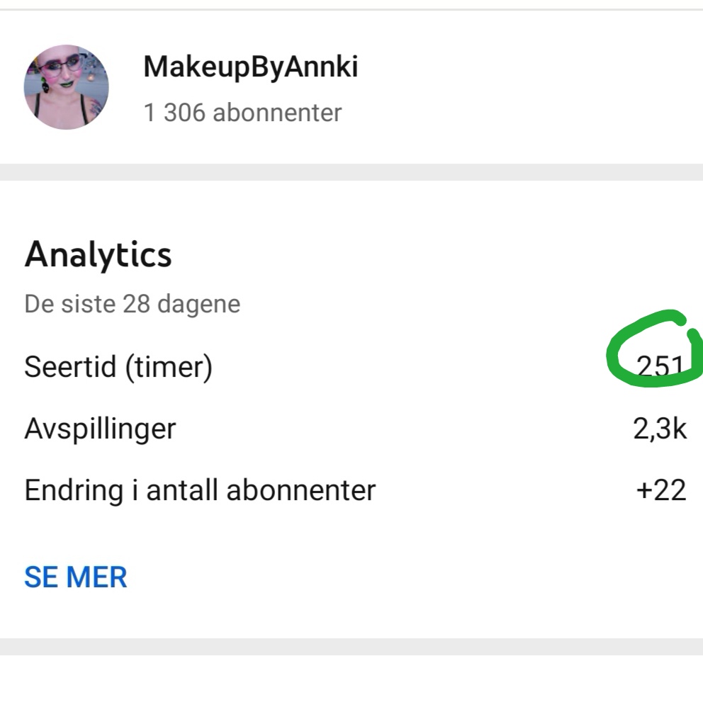 makeupbyannki's tweet photo. @TeamYouTube Hey, what the fluff is gong on with the analytics? How can it be 251 now and before the weekend it was 15k? My subscribers havent stopped watching my videos.. https://t.co/Gj71K0hEY2