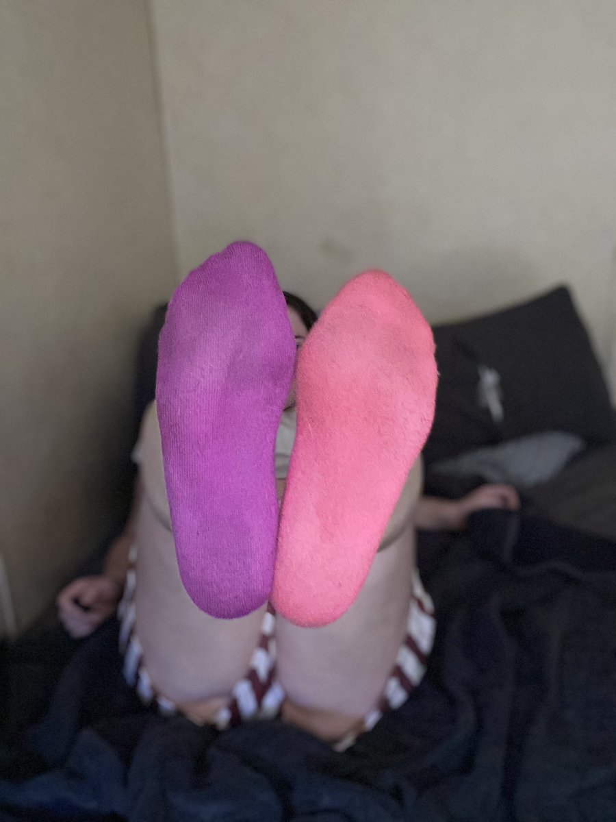prettygirl_toes's tweet photo. I just filmed a sock pull hit me up :) #sock #feet #toes #sockpull #solereveal #feetpics #prettygirltoes #forsale https://t.co/yLPXljpuVV
