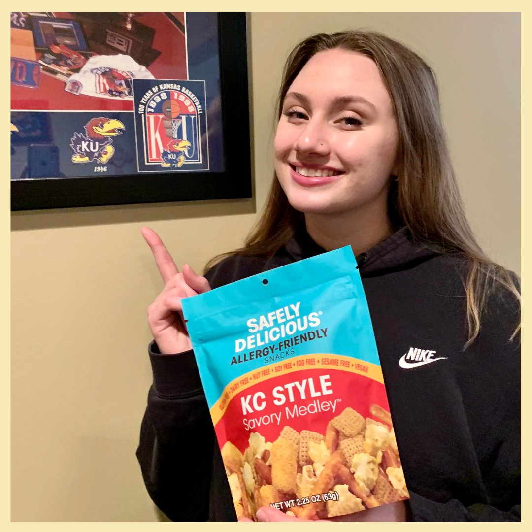 SafelyDelicious's tweet photo. It's almost time to cheer on our favorite local team during March Madness, so stock up on our new Allergy Friendly, Gluten Free and Vegan SAVORY MEDLEY - KC STYLE! It is full of bold flavor and hometown goodness!!
🏀
#marchmadness #kansas #KCStyle #KU #basketball https://t.co/oi0QZ2wWtH