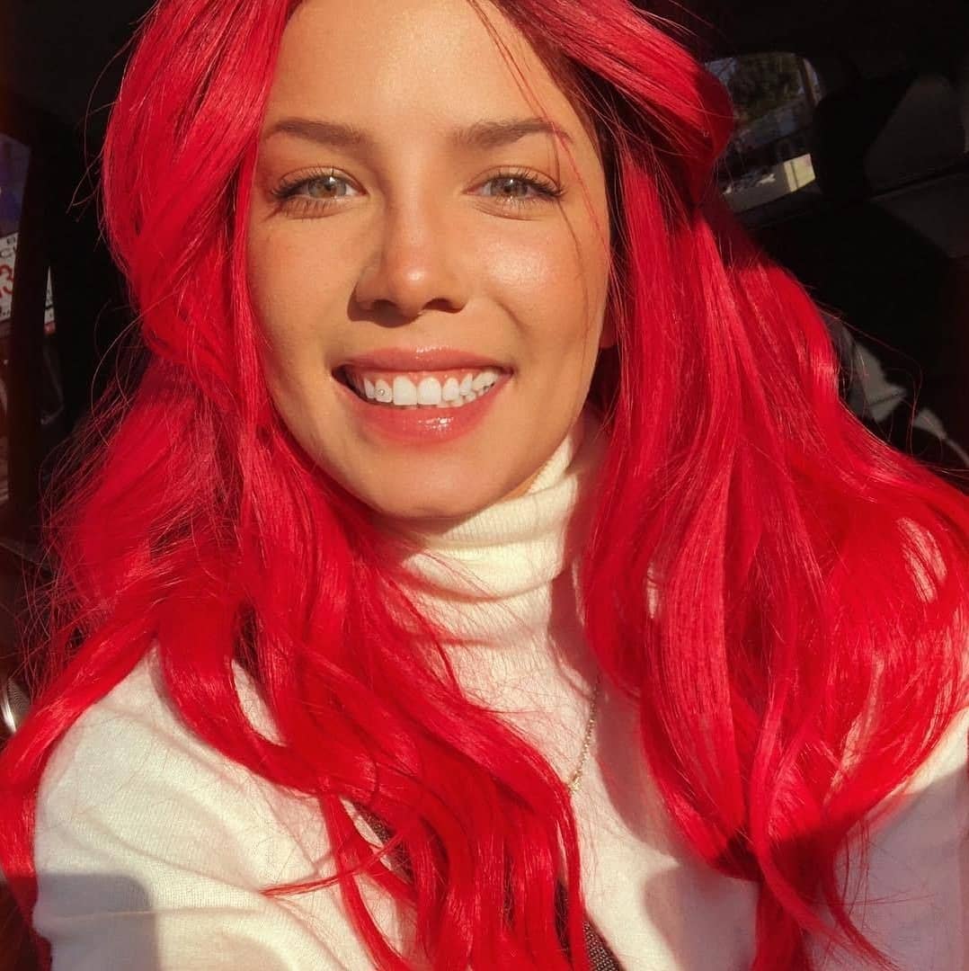 onfirehalseyy's tweet photo. la superioridad de halsey con el pelo rojo me grita todos los días https://t.co/Iz43XpH1z1