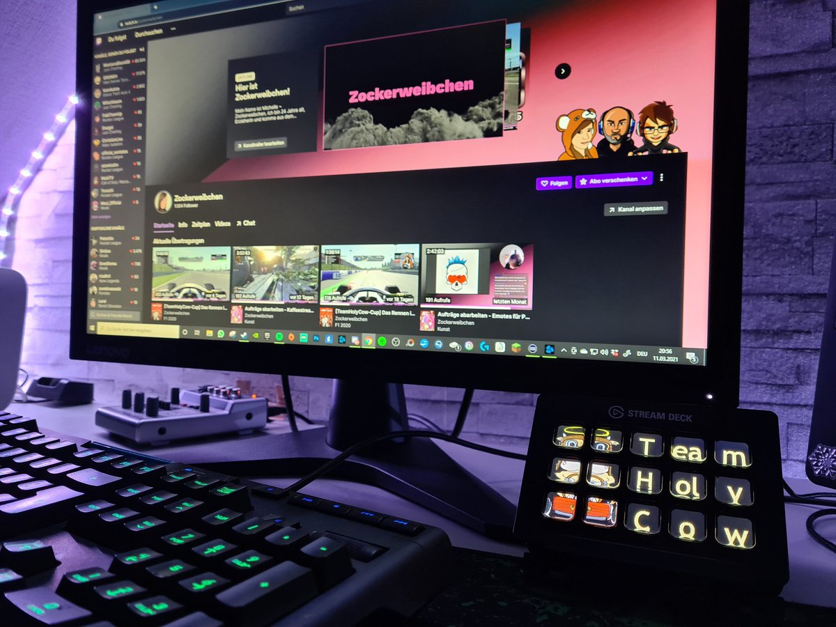 zockerweibchenx's tweet photo. Danke lieber @DerEberdt für die Hilfe beim einstellen ✊🐮
#TwitchStreamer #zockerweibchen #gamer #Logitechg910 #elgato @TeamHolyCow https://t.co/dWzbp9PfiD