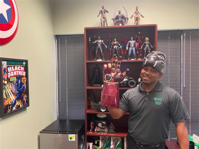 untsystem's tweet photo. 🗞️ Take 5️⃣ with HR Highlights -👁️ your inbox:
🔦 Spotlight: Meet @UNTsocial Office of Outreach superhero
🙌 How a @UNTFacilities hero saved the day during the #WinterStorm 
🙌 UNT researcher lands cool @natgeo grant 
👋 Welcome 2 new leaders
💚 FMLA enhancements
#WeAreNorthTexas https://t.co/hqLxYjUgWR