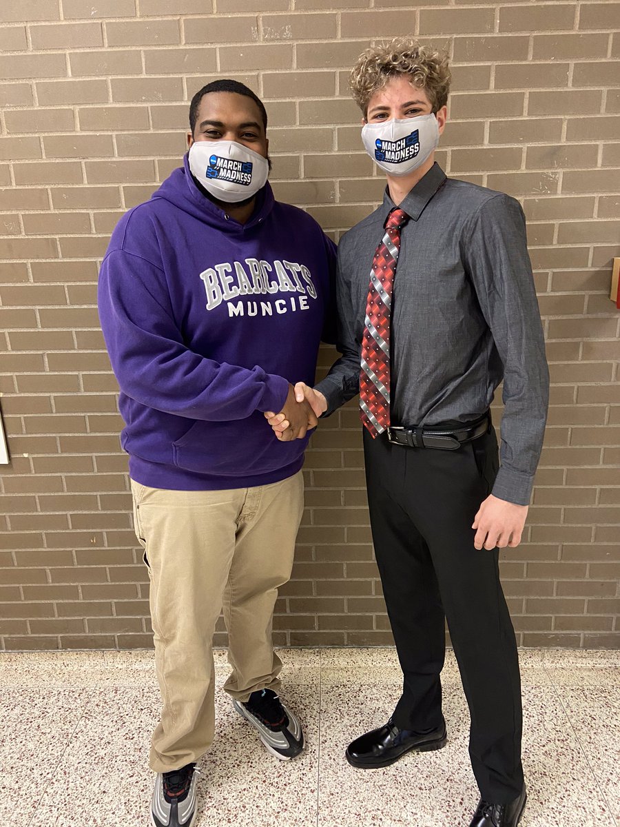 Chiplovell2's tweet photo. Thanks to @MCBearcatLee for endorsing me and @TeddiBishop in our presidential run! https://t.co/2HUgGNpdI7