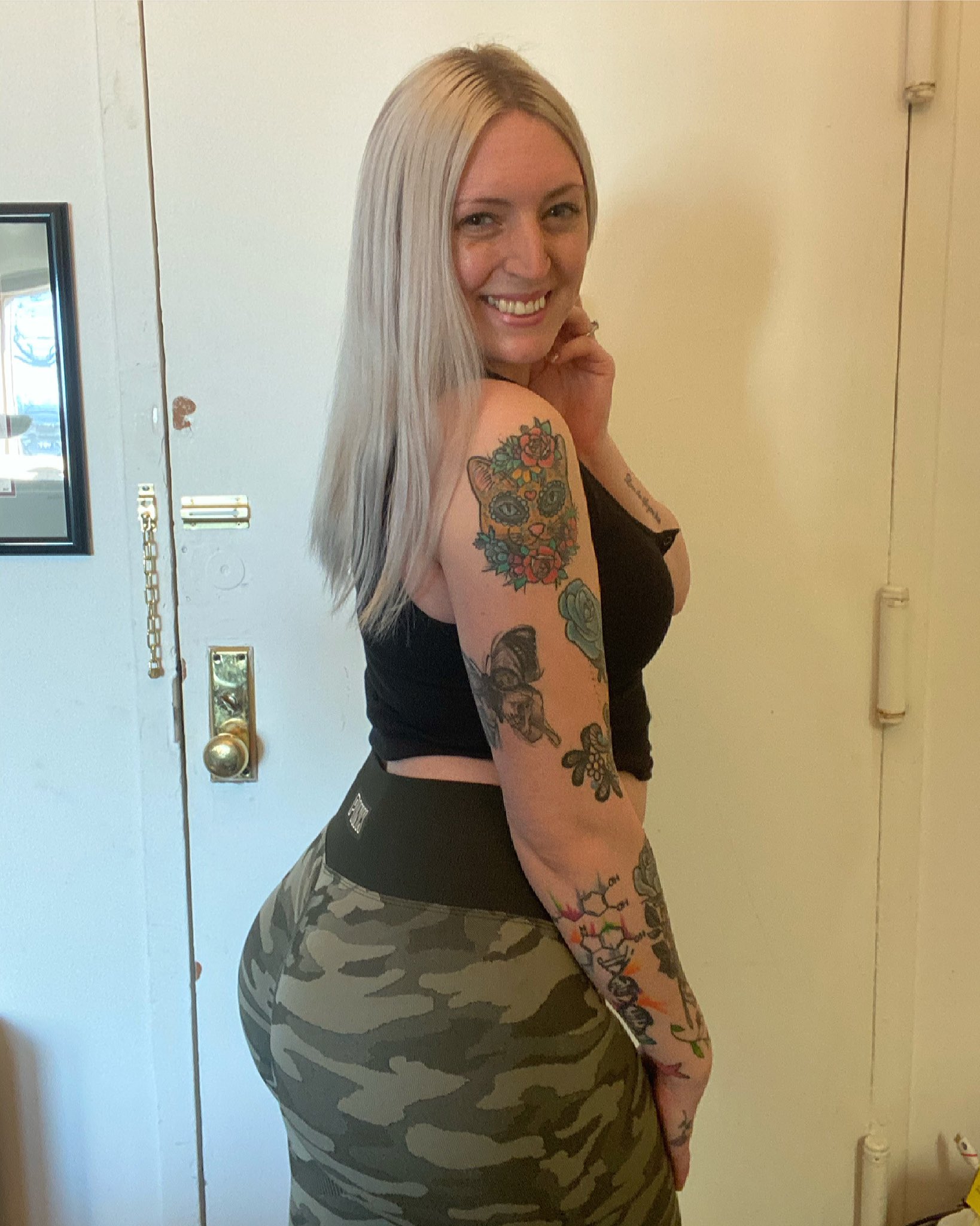 Kate on X: Strike a fabulous pose🍑 t.coRzt46Pk6xB  X