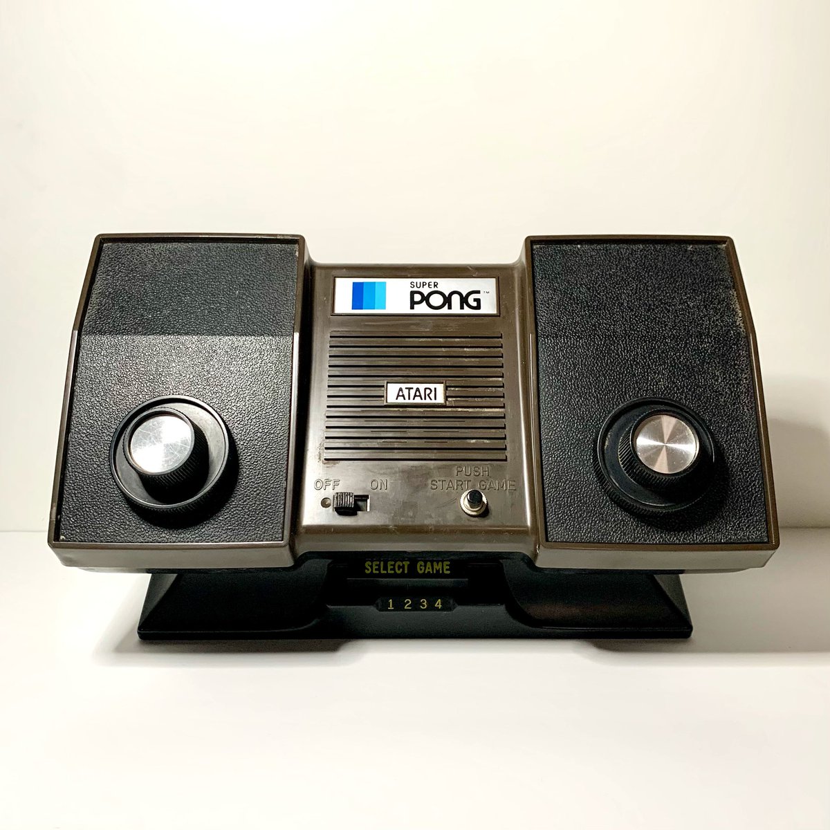 atari's tweet photo. Was your living room or game room adorned with an aesthetically-pleasing PONG console? #retroatari
πΈ: @HXC88Pat https://t.co/5h0IENCj3o