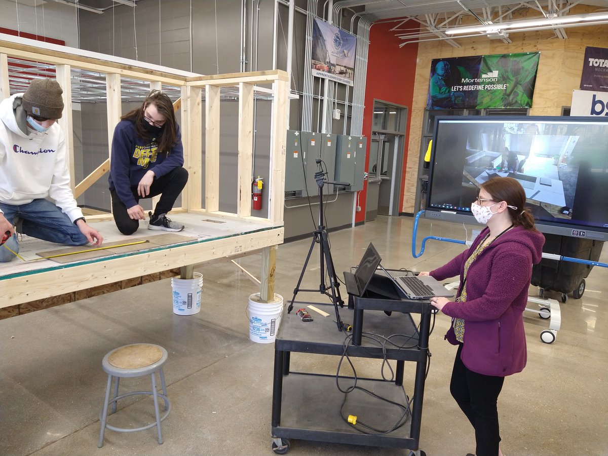 MrGriffie's tweet photo. It's been a year since I've had a guest speaker do hands on work with students.

Today was a really fun class doing tile layout over Zoom with @MikeHyatt18 for the #HalfBathTE here at @tosaschools.

Special thanks goes to @RachelDuellman for playing the role of "Zoom Sherpa"! https://t.co/ETCJ3XFkBV