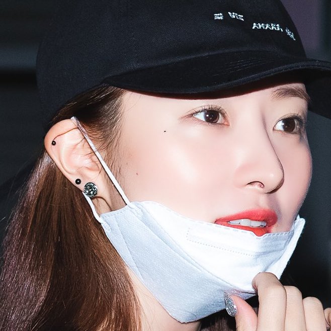 suatiny's tweet image. “ass or tits” bro the mole dotted side of bora’s face