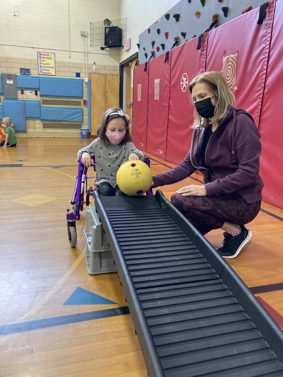 LancasterCSD's tweet photo. Como Park Kindergartener, Emilia Fay, had fun bowling during PE class! @MollyMarcinelli #bowling #physicaleducation #elementaryschoolfun #gymclassfun https://t.co/7bzE0fsucj