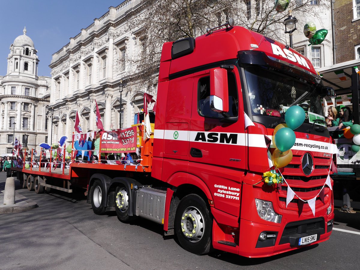 thecraicisback's tweet photo. March 11th @Galwaylondoner going strong for 65 years always has a strong presence at the #LondonStPatricksParade with annual float built on the back of @ASM_Autos @ASM_Metals low-loader and also flying the Galway flag and marching in the parade. https://t.co/PAgMr4A4ll