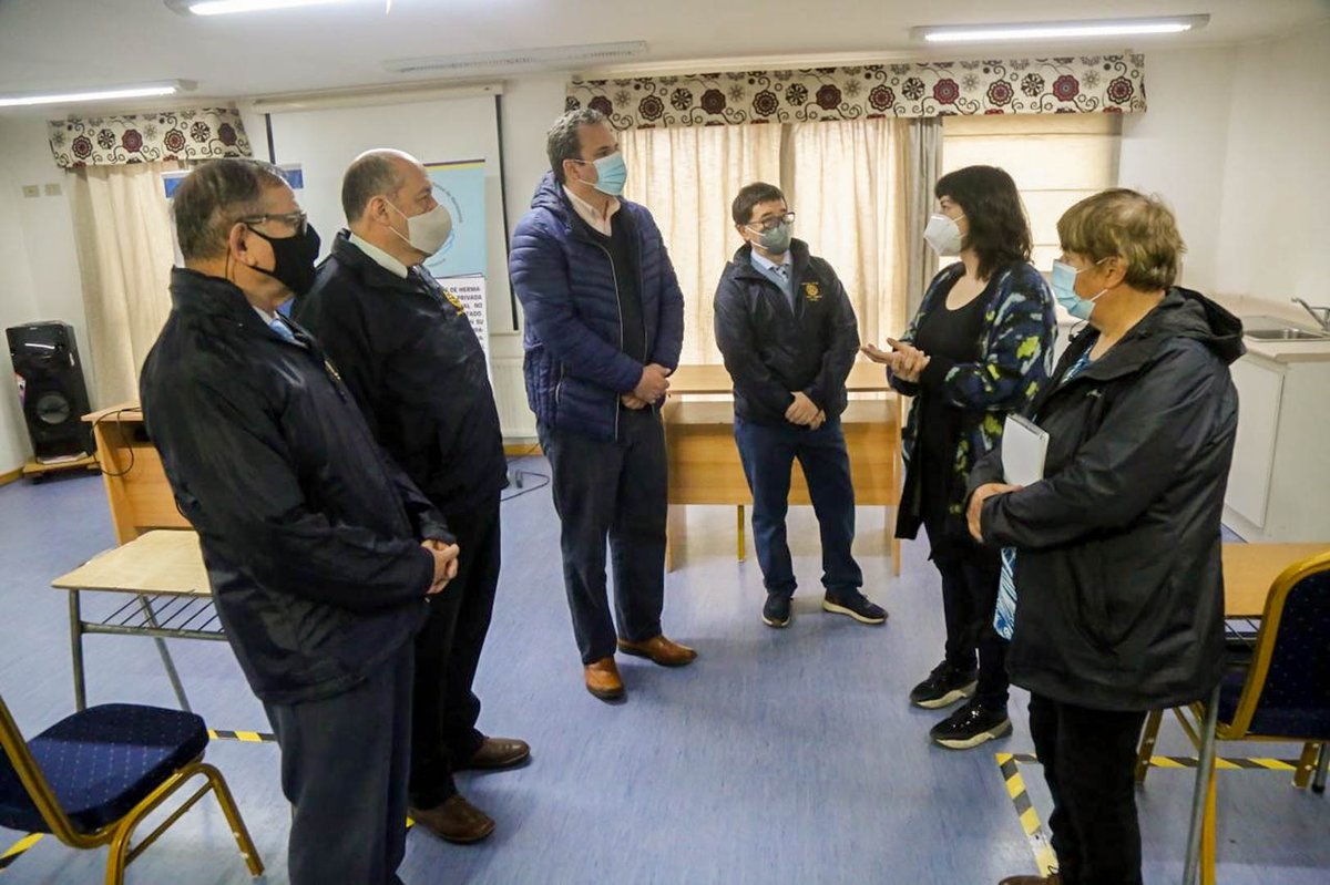 RotaryAustral's tweet image. Rotarios Apoyan al Taller Hermanos del Viento, implementación de 35 sillas y un equipo de amasadora industrial. #PuntaArenas #PUQ #Magallanes