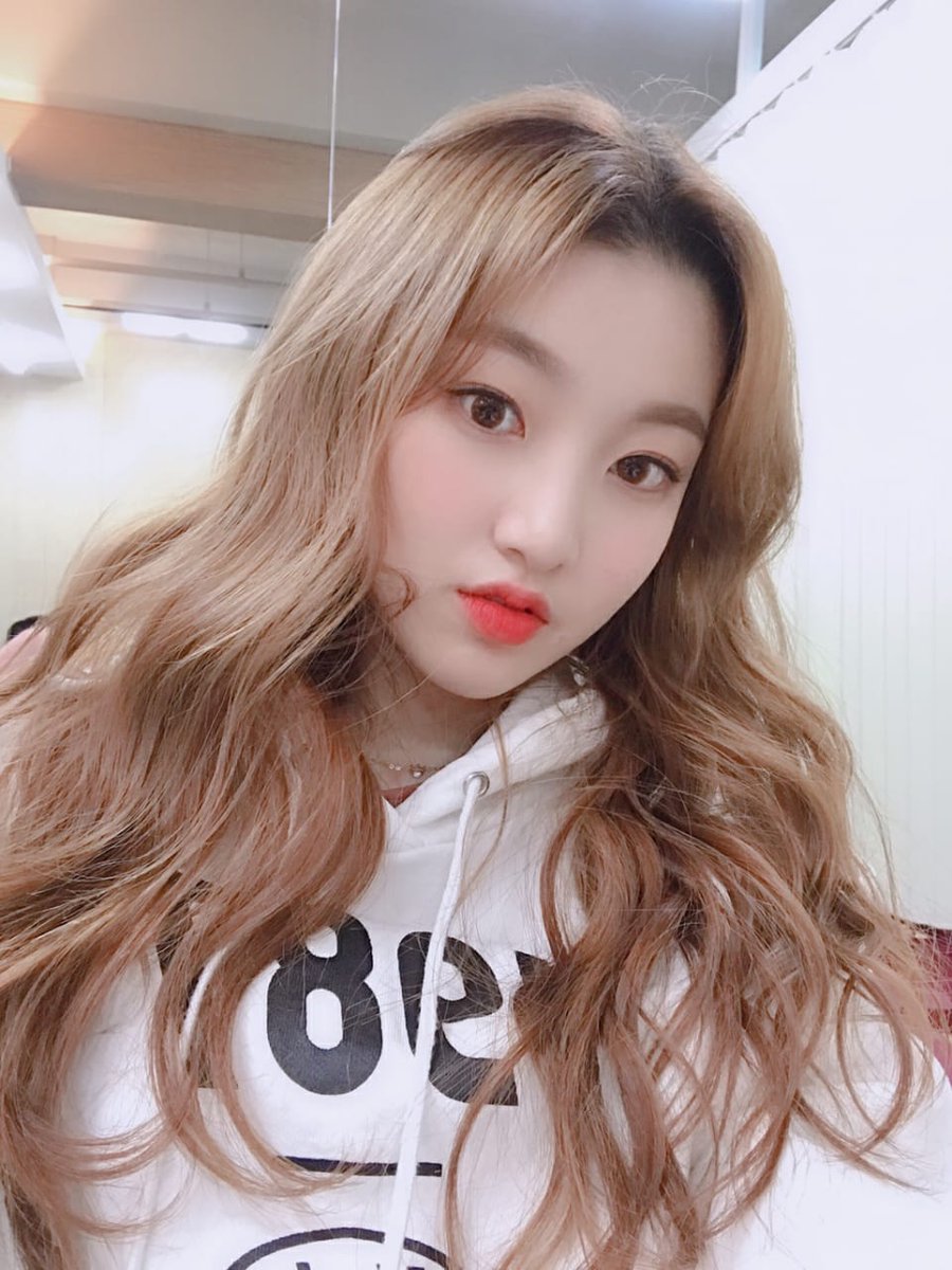 wearedreamrose's tweet photo. · 🌹⠀⨾ I'm your 𓈒՞ prᥱsᥱnt ! hᥱllo wᥱ ᥲrᥱ 𝓓rᥱᥲm r𝒐sᥱ[ ᥲ #𝘀𝗰𝗲𝗻𝘁 ♡f r𝒐sᥱs in #TWIXIEStreamParty + #TeamWhatIsLove
En esta casita no nos cansamos de hablar sobre el amor y no hay mejor manera de festejarlo más que escuchando el nuevo álbum de @twixiestwt! https://t.co/SX0fmcQv3K