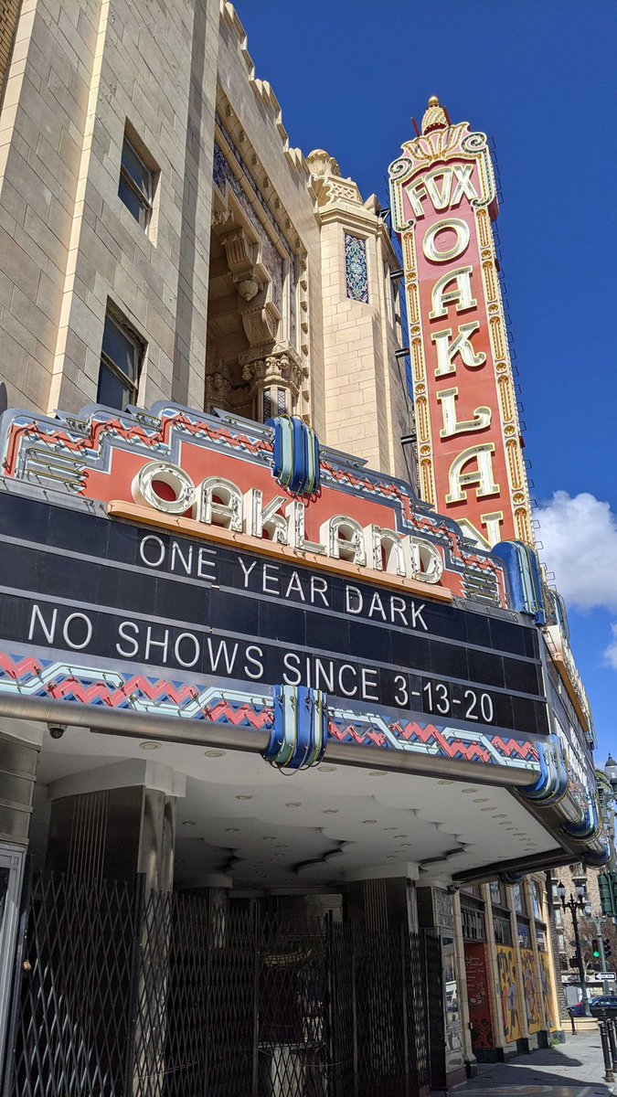 LIVE 105 tweet media