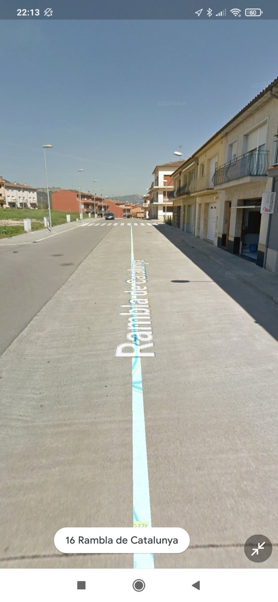 paumoreno's tweet photo. @OsonaBici I això és al Despujol, a Masies de Voltregà. Amb una filla i cotxet, m'he adonat de com d'incòmodes són aquestes voreretes. Us imagineu aquests carrers amb voreres amples i arbrat? Seria molt més agradable! I pocs aparcaments fan falta en un barri on gairebé tothom té garatge. https://t.co/rtWsBHRMSv