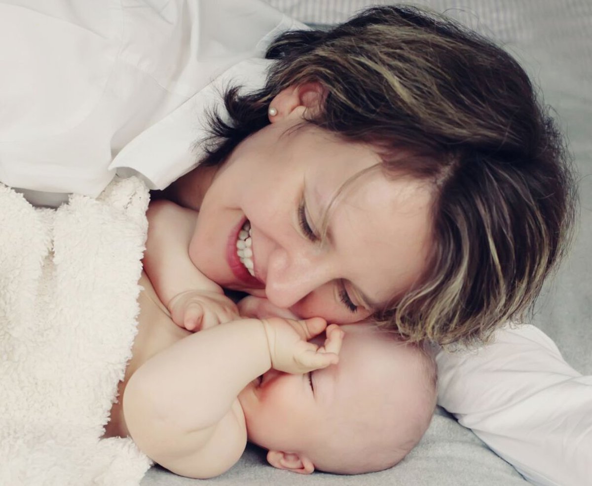 Working Moms: This article talks about different ways working moms coordinate their schedules and childcare to make it possible to be a parent and also work. ow.ly/H50530jjPZ8