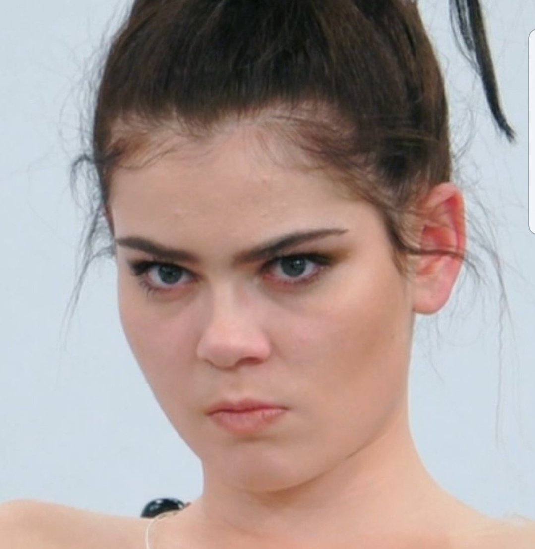 Er: "Was ist los?"
Sie: "Nichts, was soll sein?!"
#GNTM