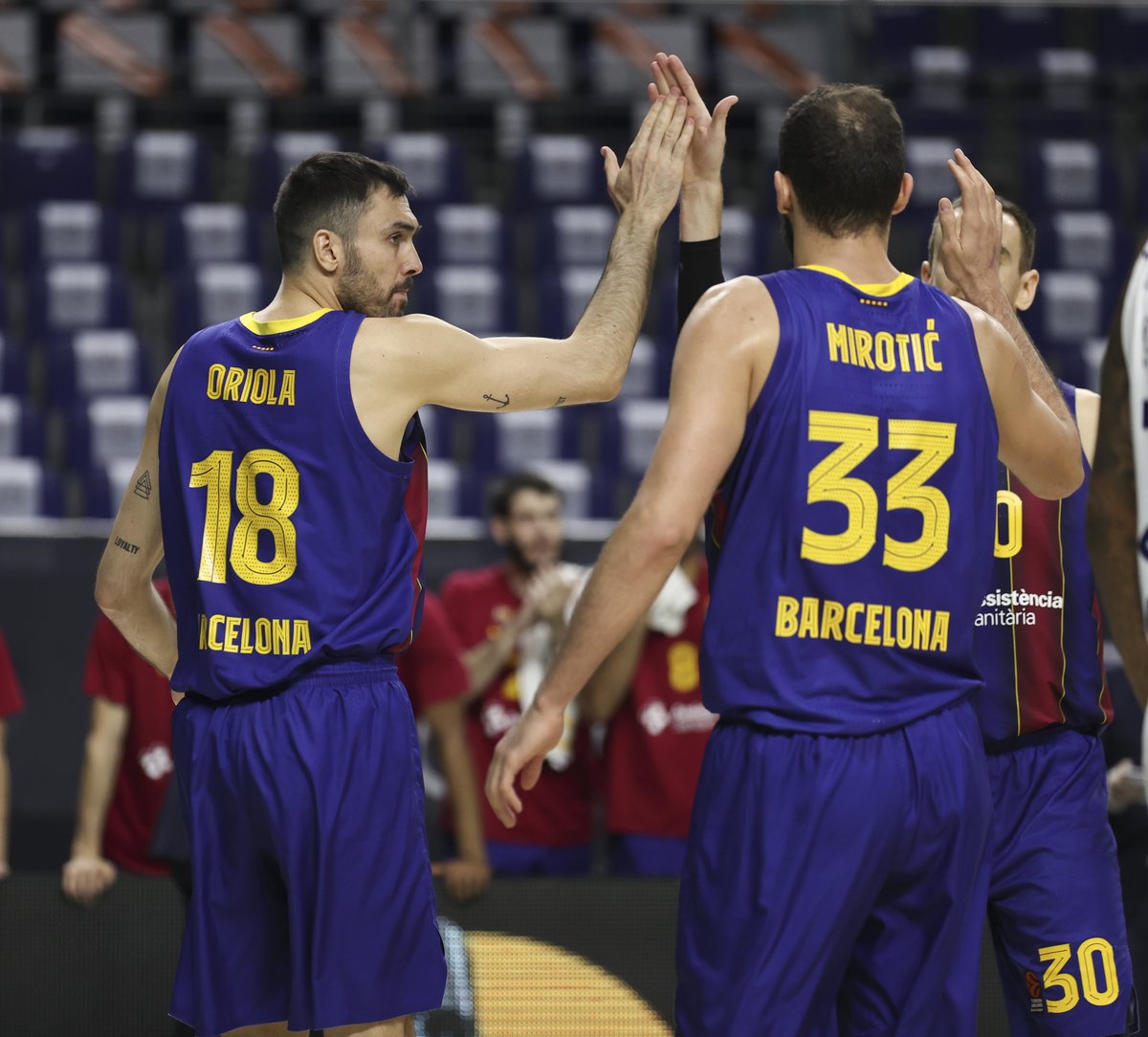 FCBbasket's tweet photo. Últims tres minuts de partit a Madrid. Triiiiiiiiiiiiiiiiiiiiipleeeeeeeeeeeeeee Oriolaaaaaaaaaaaaaaa

🏀 69-73
👉 Min 37.  4Q
🔵🔴 #ForçaBarça! https://t.co/7Bunh2MAN0