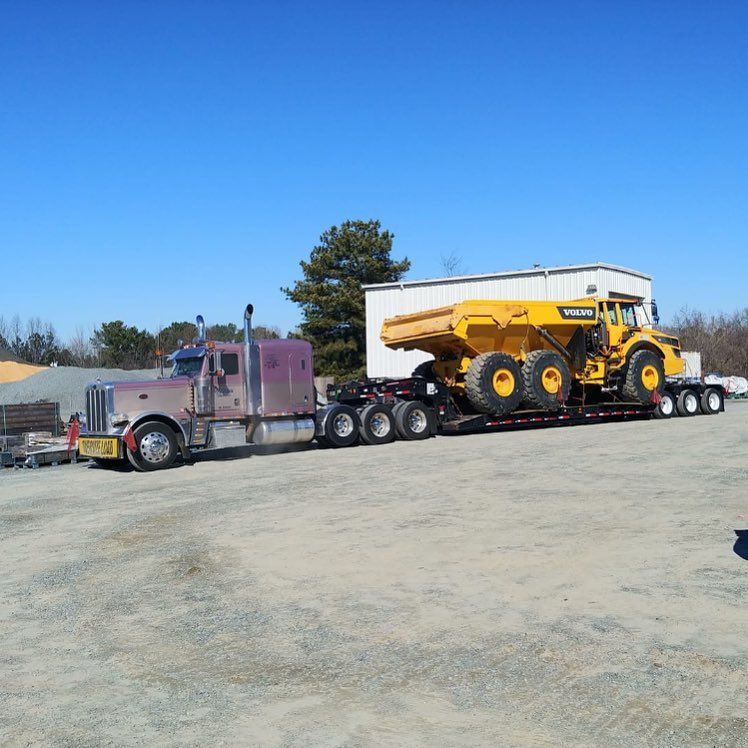 projectfreight_'s tweet photo. For some reason we haul a ton of these dump trucks #heavyhaul #trucking #lowboy #oversize #wideload #flatbed #lowbed #heavylift #crane #projectcargo #highwideheavy #noswift #rigging #multiaxle #polecar #owneroperator #lastofthecowboys #transport #projectfreight #freight https://t.co/6e25akmAsd