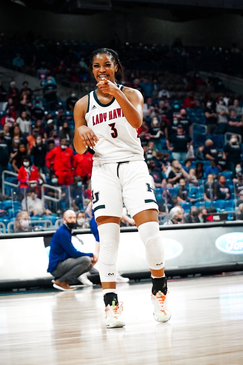 WhosNXTaa's tweet image. ⭐️Ashlon Jackson

🎒27PTS + 6REBS
📈8/16
🏀3TO's

💥Came up short yet again. Trust and believe she will be back next year‼️ 

@Ashlon3Jackson 

#UilTexas #hoops #basketball #crossover