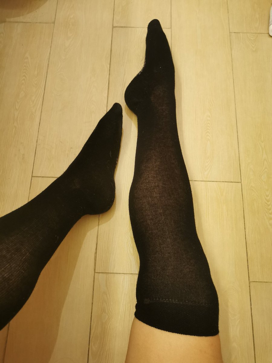 lovelyqueenfee's tweet photo. These socks are not really opaque but I am not sure if I like them.
I do custom set🤗
#feet #feetlover #feetworship #feetfetishworld #feetlover #socks #sole #foot #feetsoles #feetqueen #queen #feetworld #thighig #overtheknee https://t.co/dwTgrcChmy