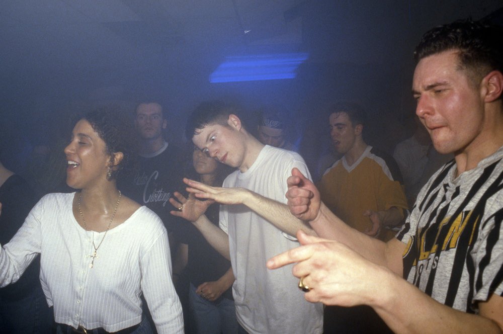 atethatrec's tweet photo. Old raves in “Shoom” - a club in London that turned out to be the beginning of acid-house culture 🍭

#atethatrecords #oldrave #tbt #london #uk https://t.co/cpt6UrC6HF