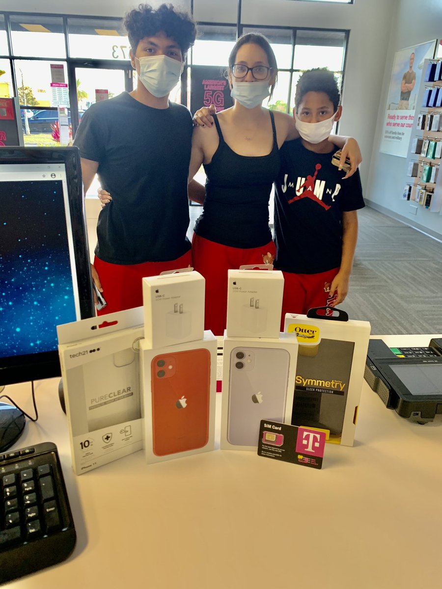 magentaboi2673's tweet image. Hey @FrankieRFajardo and @JonFreier Opps...I did it again! Meet Amanda and her boys! They couldn’t turn down @magentaboi2673’s charm! They got Maximized and accessorized with 3 lines on #MagentaMAX @toddkeeler @jcbrandenburger @scotthou1 @JonFreier @FrankieRFajardo @TMobile