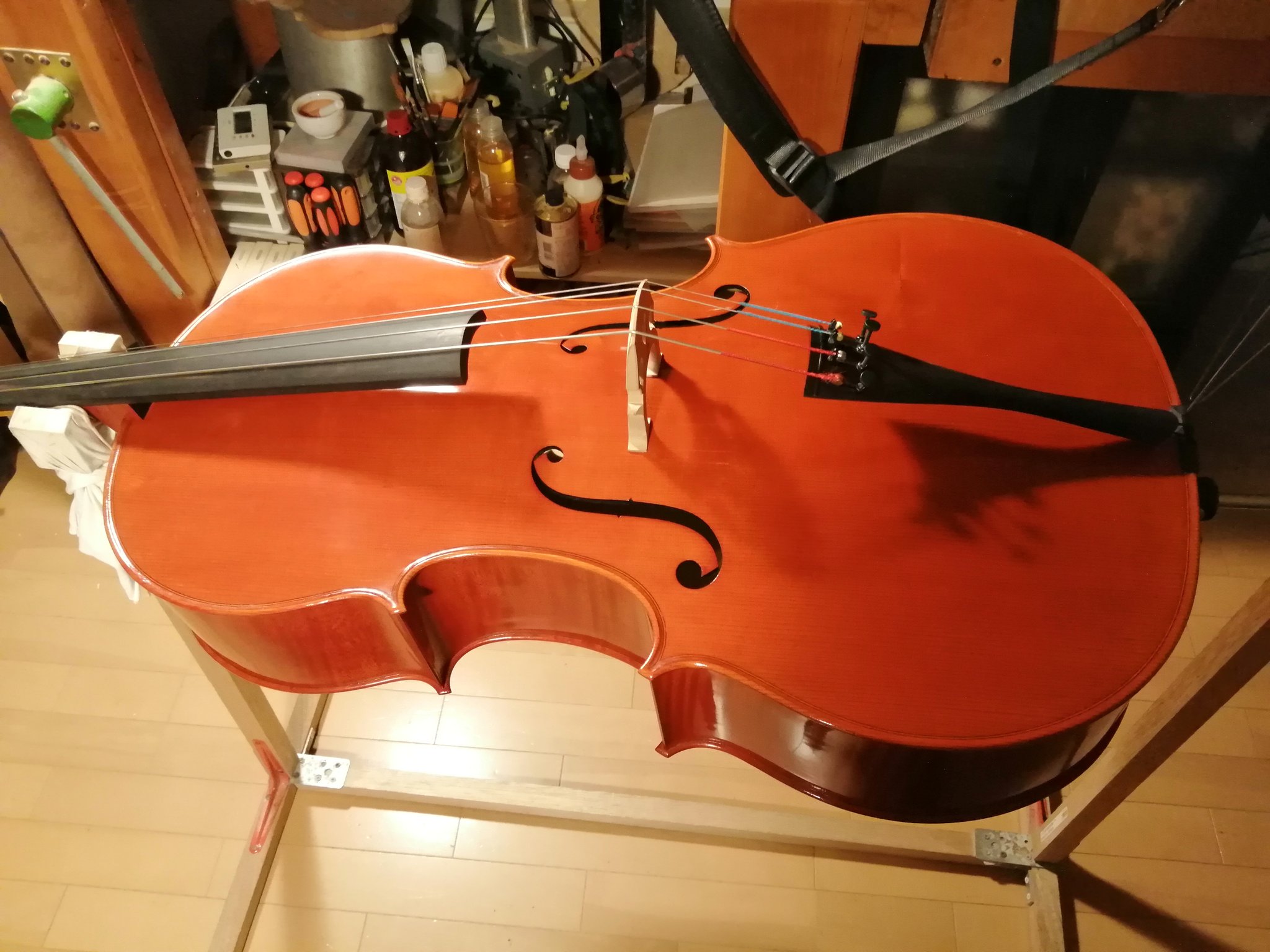 弦楽器職人ikebuchi 去年作ったオーダーメイド7 8チェロがテールピース交換と定期検診で里帰り中 Ulsaのテールピース かっこいい T Co X2fyteljn7 Twitter
