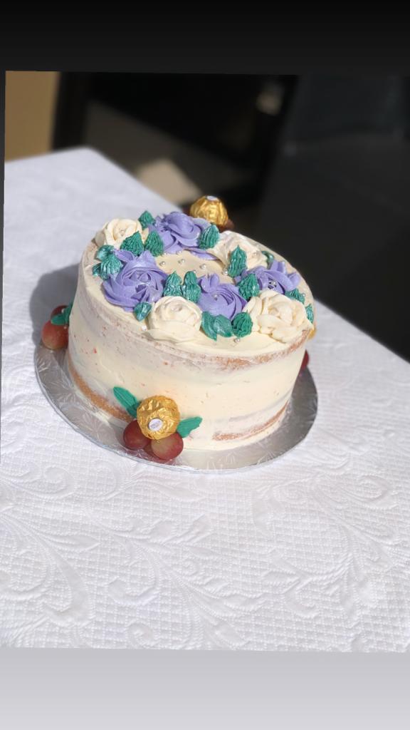 ElleTams's tweet photo. By Elle Tam's 👩🏽‍🍳👩🏽‍🍳#nakedcake #bakedwithlove #nakedBirthdaycakesssss #buttercreamflowers #buttercreamfrosting😋😋😋 https://t.co/F8ARdUE4Rx