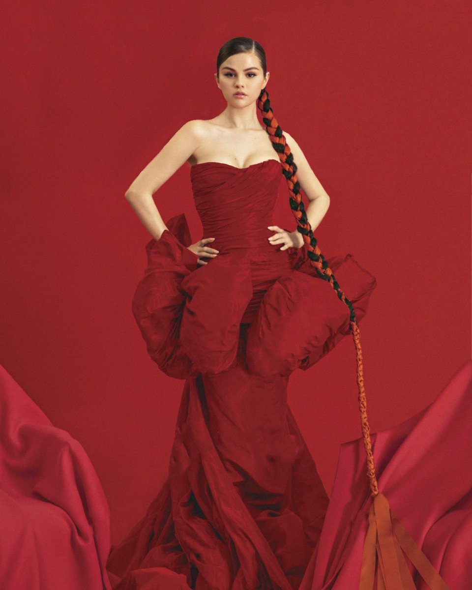 Gerasoundz's tweet photo. 🚨 SAIU! Realizando um antigo sonho, Selena Gomez entrega uma era impecável com o lançamento de seu primeiro EP em espanhol, "REVELACÍON"!

Spotify: https://t.co/5H8auHPW5S

REVELACIÓN AT MIDNIGHT https://t.co/DywNX97Kud