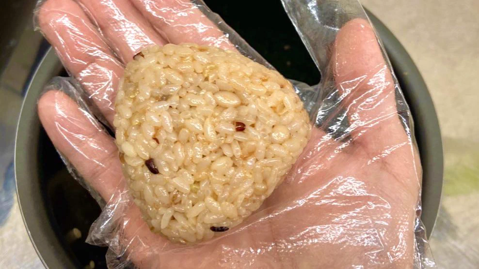 余ったごはんの活用レシピ！とっても簡単なのに美味しい焼きおにぎりの作り方！