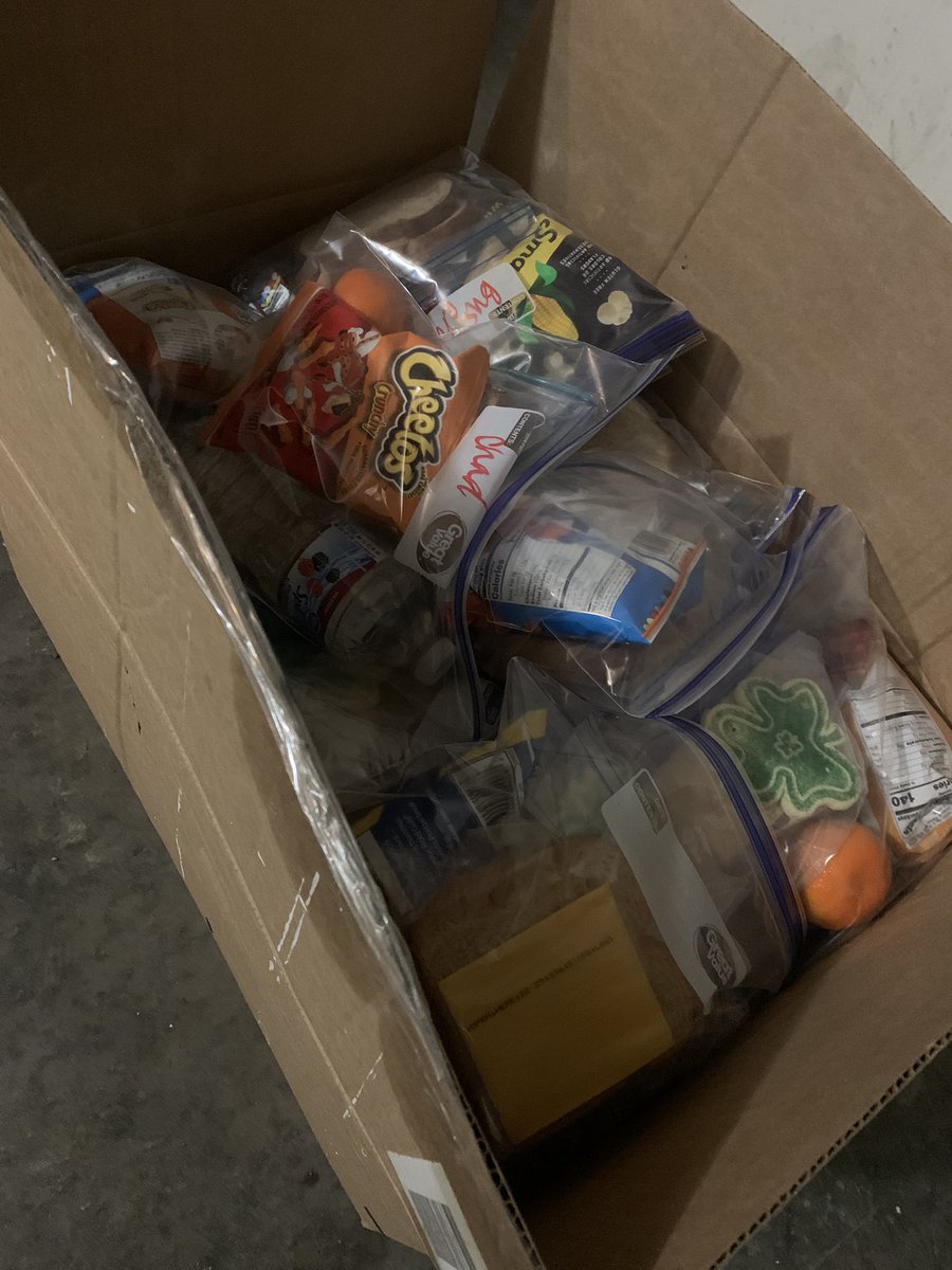 CobberSoftball's tweet photo. Family is more than those in the cage, on the field or in the dugout! Coach Slyter’s better half is taking care of our players!!! #BagBreakfast #BagLunch #SandwichArtist https://t.co/Yi4YWUexDP