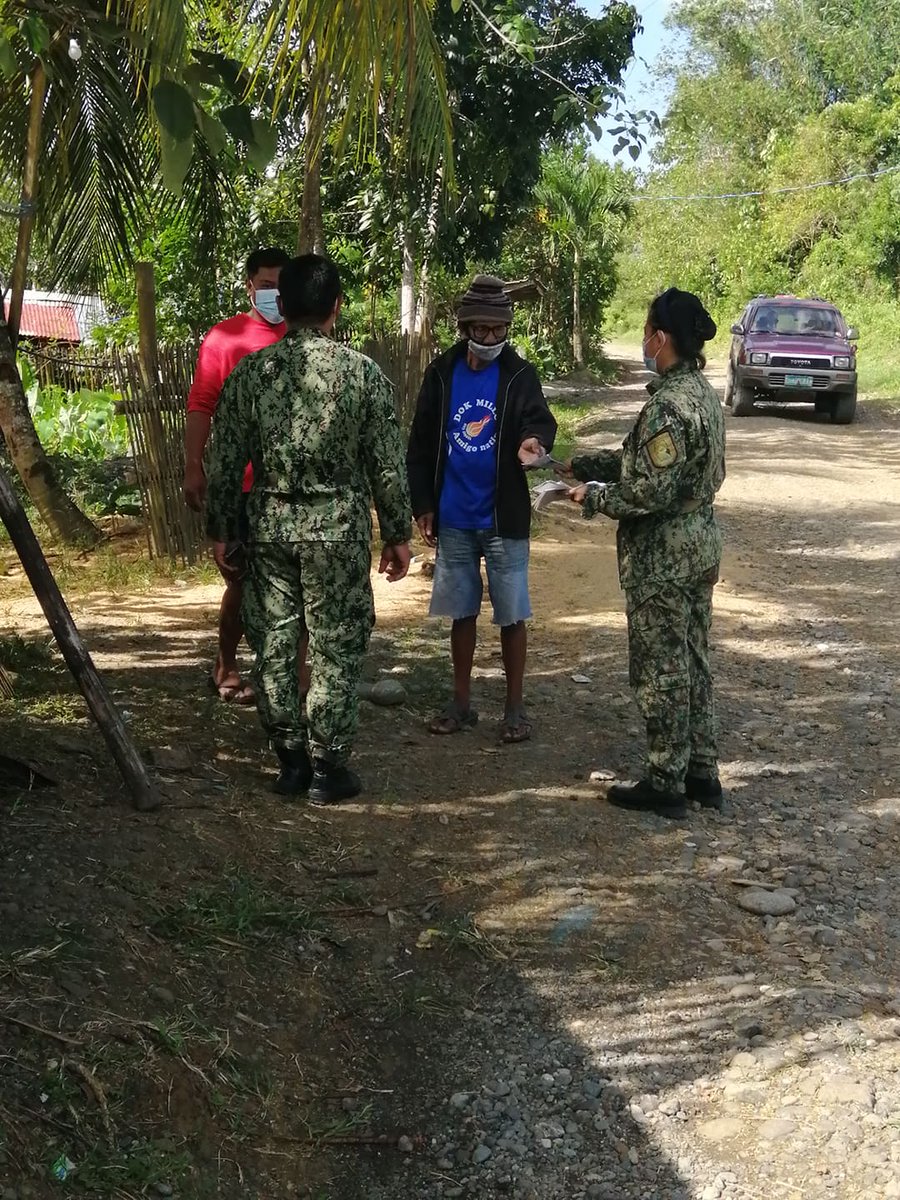 Duenas_MPS's tweet photo. Conducted visitation at Brgy Balangigan, Dueñas, Iloilo. and have dialogue to the residents regarding campaign against illegal drugs, VAWC and Terrorism. They also distributed flyers on BIDA Bakunation, Anti-Illegal Drugs, Anti Rape, E-CLIP and crime prevention Tips https://t.co/DniHOYdsWC
